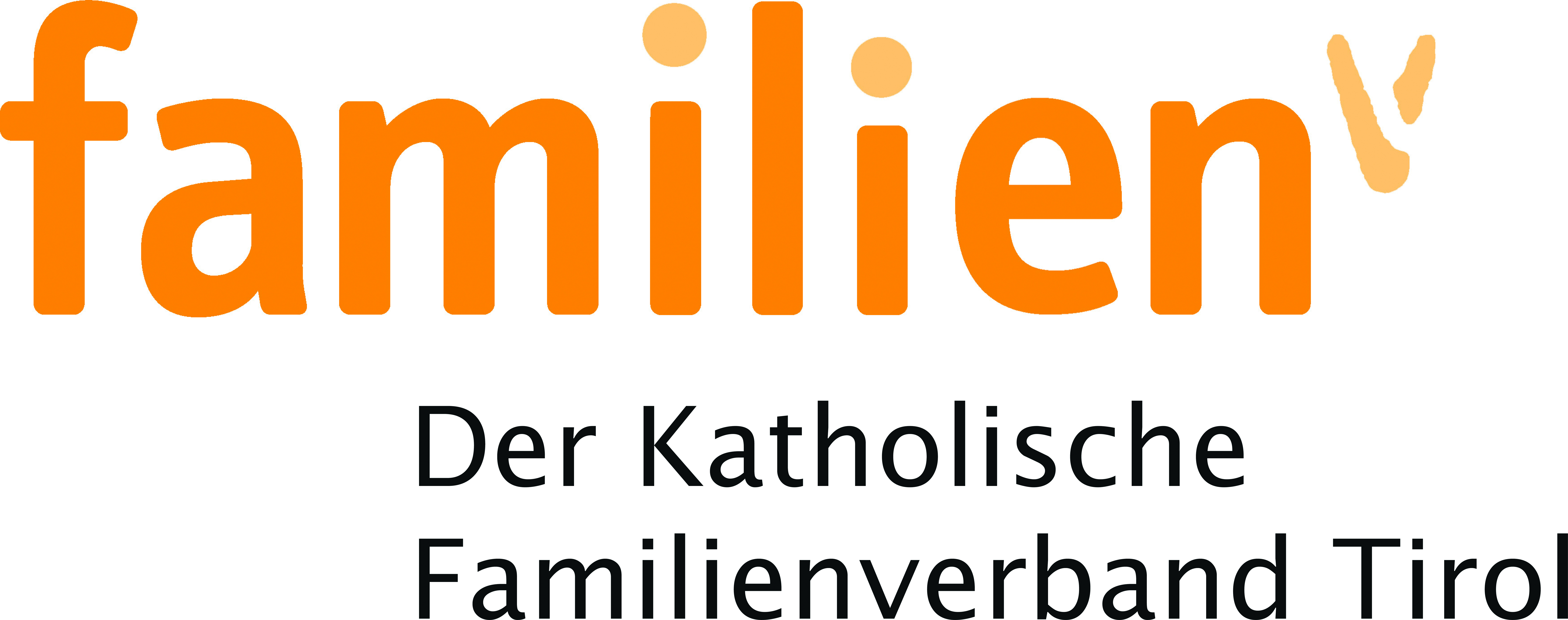 Logo Katoličke porodične zajednice Tirol, sa natpisom familien u narandžastoj boji i sloganom ispod.