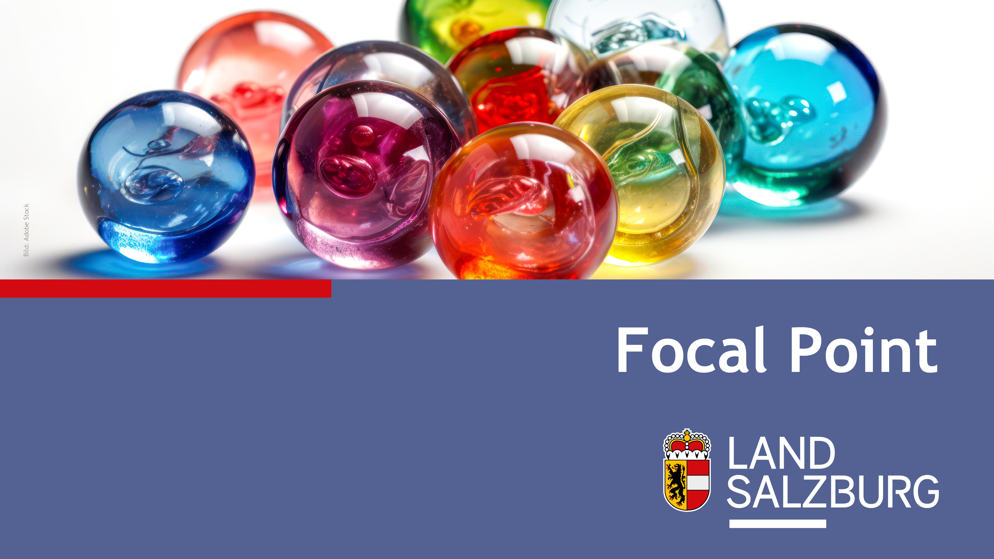 Bunte Glaskugeln auf hellem Hintergrund mit dem Text "Focal Point" und dem Wappen von Salzburg.