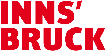 Eingang zum Stadtteiltreff mit Informationsfenster und bunten Plakaten in einem modernen Stadtgebiet.