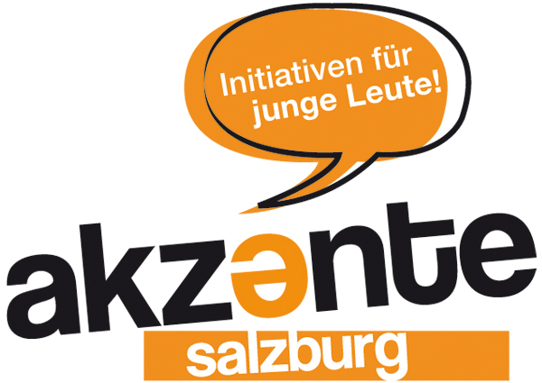 Logo von akzente Salzburg mit Sprechblase, die „Initiativen für junge Leute!“ zeigt.