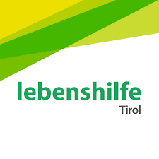Logo der Lebenshilfe Tirol mit grünem Text und geometrischen, bunten Formen im Hintergrund.