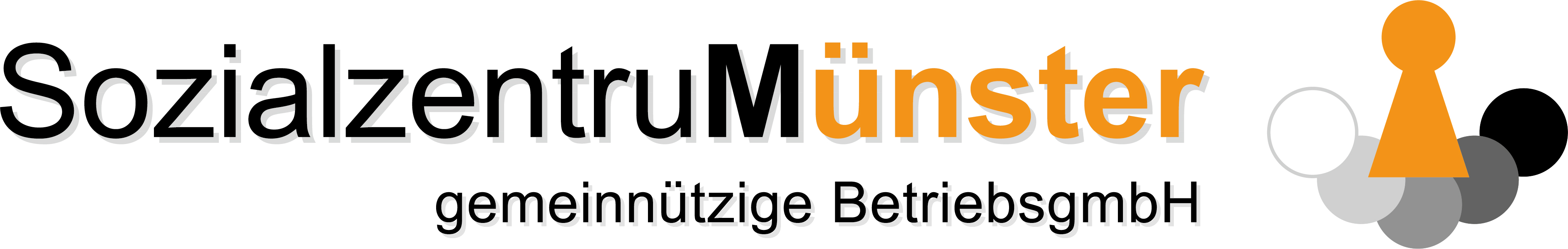 Moderne Gebäude umgeben von Grünanlagen und Bäumen mit einem Berg im Hintergrund und einer Skulptur im Vordergrund.