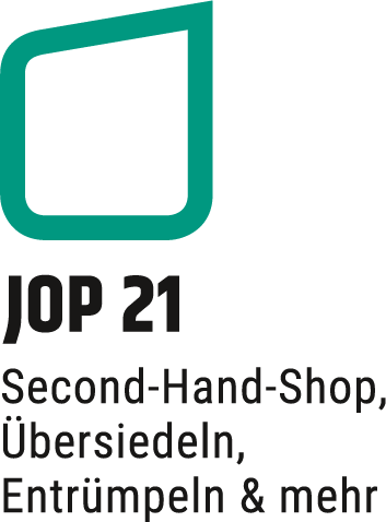 Schaufenster mit second-hand Kleidung und Text "Second-Hand-Mode First-Class-Fashion" in Zell am See & Saalfelden.